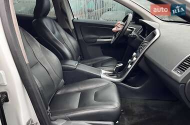Внедорожник / Кроссовер Volvo XC60 2015 в 