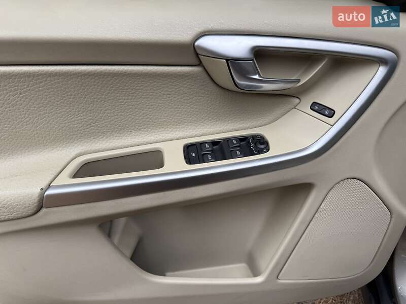 Позашляховик / Кросовер Volvo XC60 2012 в Києві