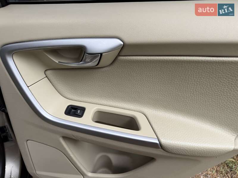 Позашляховик / Кросовер Volvo XC60 2012 в Києві