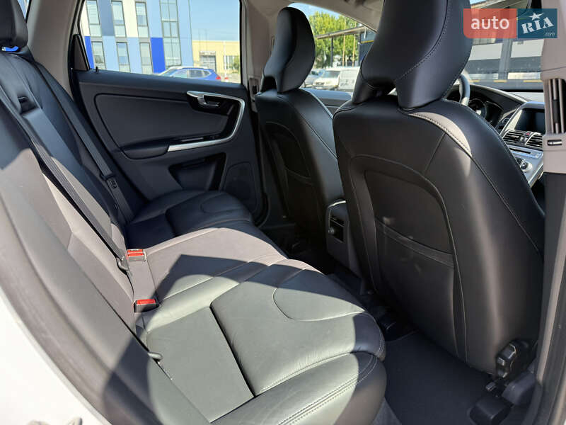 Внедорожник / Кроссовер Volvo XC60 2016 в Ровно