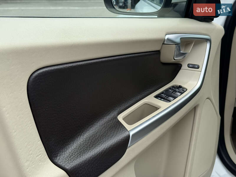 Внедорожник / Кроссовер Volvo XC60 2012 в Ровно