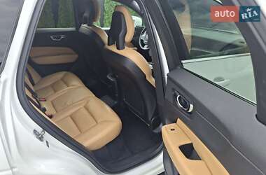 Позашляховик / Кросовер Volvo XC60 2017 в  фото 32 Позашляховик / Кросовер Volvo XC60 2017 в