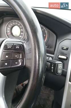 Позашляховик / Кросовер Volvo XC60 2010 в 