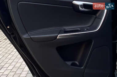 Позашляховик / Кросовер Volvo XC60 2016 в 