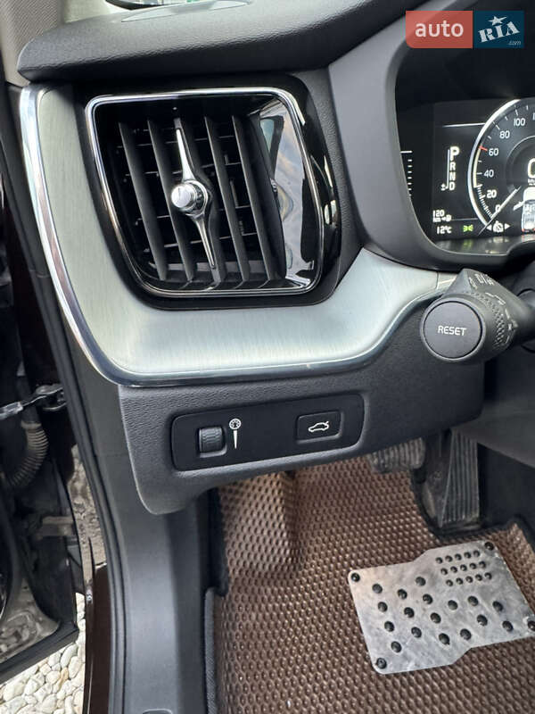 Внедорожник / Кроссовер Volvo XC60 2017 в Ивано-Франковске