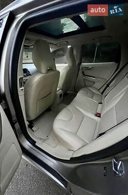 Внедорожник / Кроссовер Volvo XC60 2015 в 