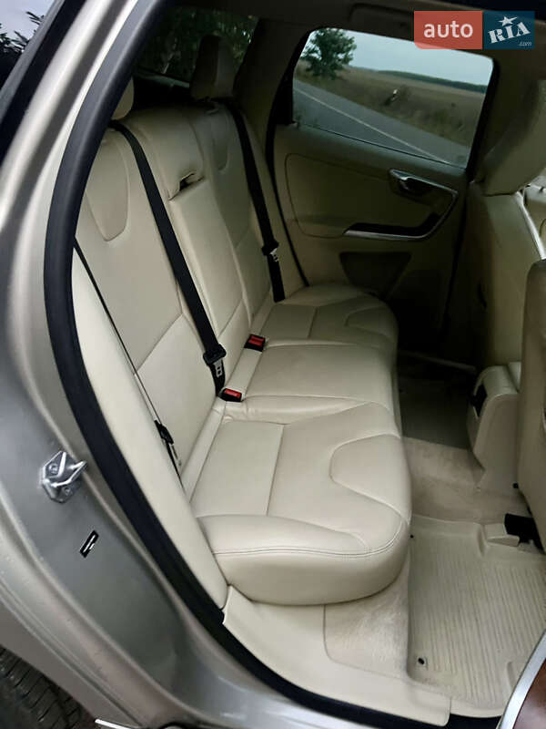 Позашляховик / Кросовер Volvo XC60 2015 в Луцьку фото 40 Позашляховик / Кросовер Volvo XC60 2015 в Луцьку