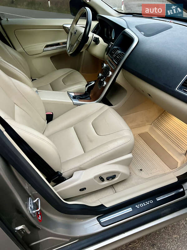 Позашляховик / Кросовер Volvo XC60 2015 в Луцьку фото 42 Позашляховик / Кросовер Volvo XC60 2015 в Луцьку