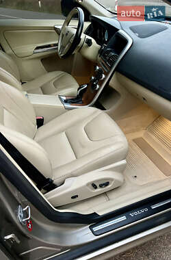 Внедорожник / Кроссовер Volvo XC60 2015 в 