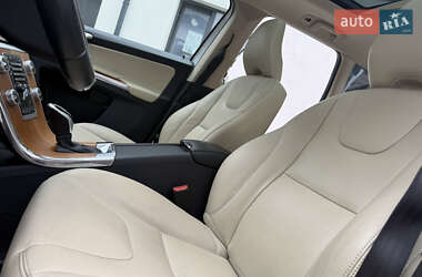 Внедорожник / Кроссовер Volvo XC60 2017 в 
