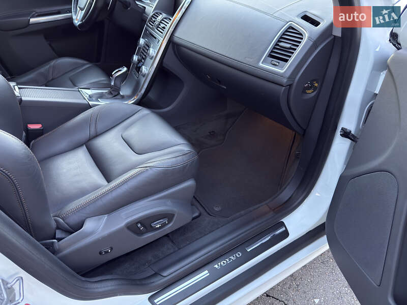 Внедорожник / Кроссовер Volvo XC60 2017 в Радивилове