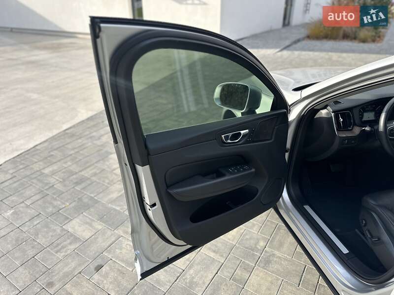 Внедорожник / Кроссовер Volvo XC60 2021 в Луцке