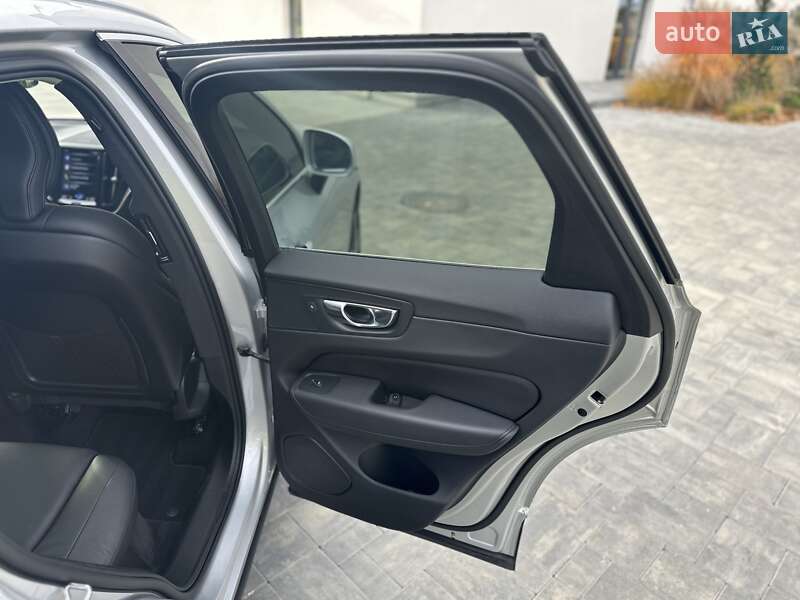 Внедорожник / Кроссовер Volvo XC60 2021 в Луцке