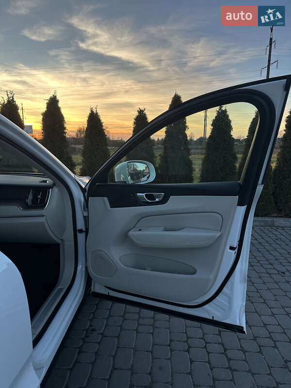 Позашляховик / Кросовер Volvo XC60 2022 в Львові