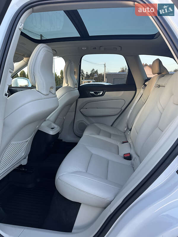 Позашляховик / Кросовер Volvo XC60 2022 в Львові