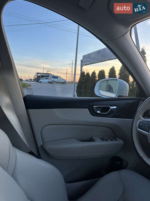 Позашляховик / Кросовер Volvo XC60 2022 в Львові