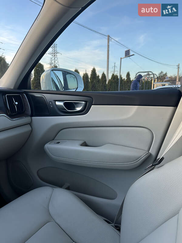 Позашляховик / Кросовер Volvo XC60 2022 в Львові