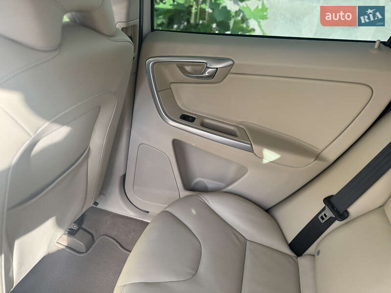 Позашляховик / Кросовер Volvo XC60 2013 в Рівному