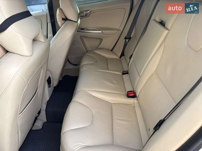 Позашляховик / Кросовер Volvo XC60 2015 в Києві