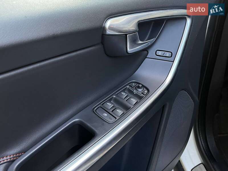 Внедорожник / Кроссовер Volvo XC60 2015 в Николаеве фото 17 Внедорожник / Кроссовер Volvo XC60 2015 в Николаеве