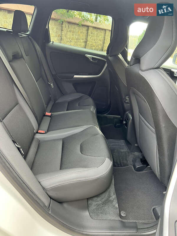 Внедорожник / Кроссовер Volvo XC60 2013 в Черновцах фото 42 Внедорожник / Кроссовер Volvo XC60 2013 в Черновцах