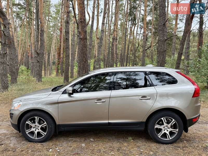 Внедорожник / Кроссовер Volvo XC60 2012 в Киеве