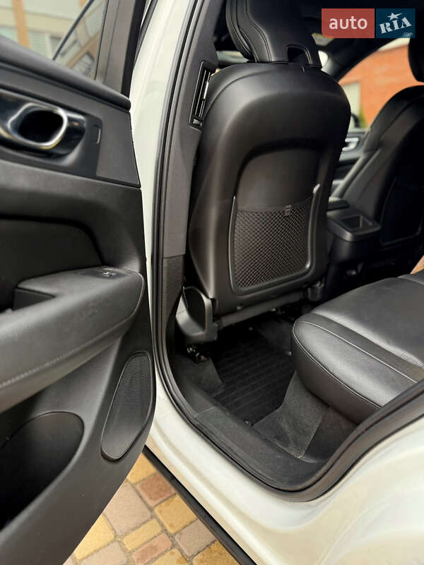 Внедорожник / Кроссовер Volvo XC60 2019 в Киеве