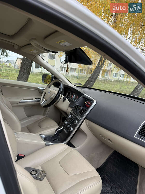 Внедорожник / Кроссовер Volvo XC60 2014 в Почаеве