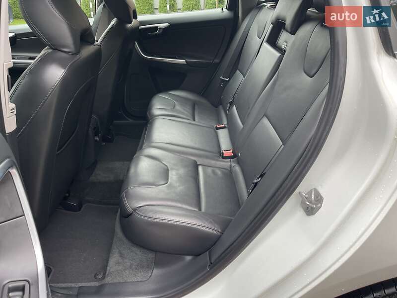 Позашляховик / Кросовер Volvo XC60 2016 в Луцьку фото 39 Позашляховик / Кросовер Volvo XC60 2016 в Луцьку