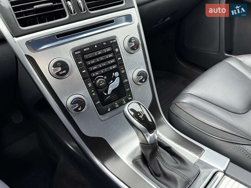 Внедорожник / Кроссовер Volvo XC60 2015 в Ровно