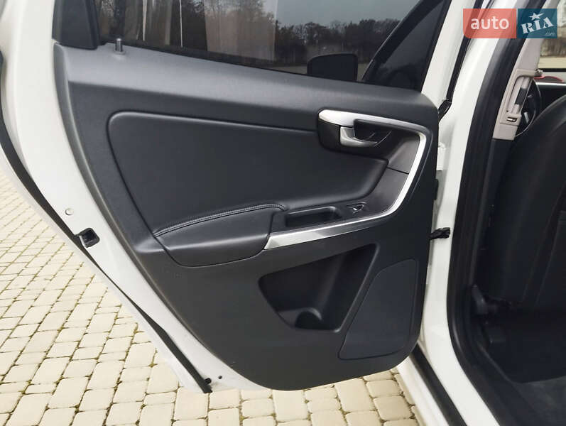Внедорожник / Кроссовер Volvo XC60 2015 в Одессе фото 11 Внедорожник / Кроссовер Volvo XC60 2015 в Одессе