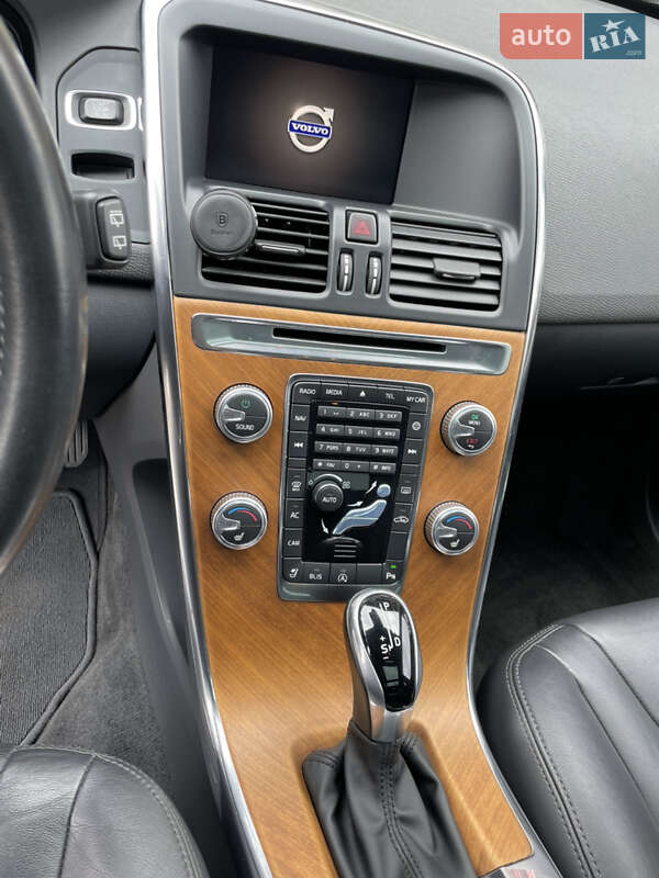 Позашляховик / Кросовер Volvo XC60 2017 в Києві