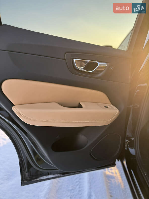 Внедорожник / Кроссовер Volvo XC60 2022 в Ирпене