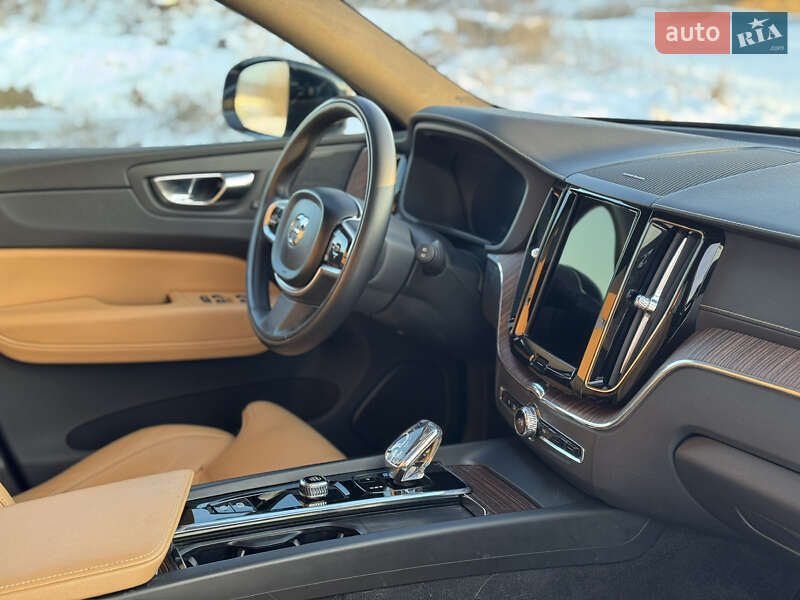 Внедорожник / Кроссовер Volvo XC60 2022 в Ирпене