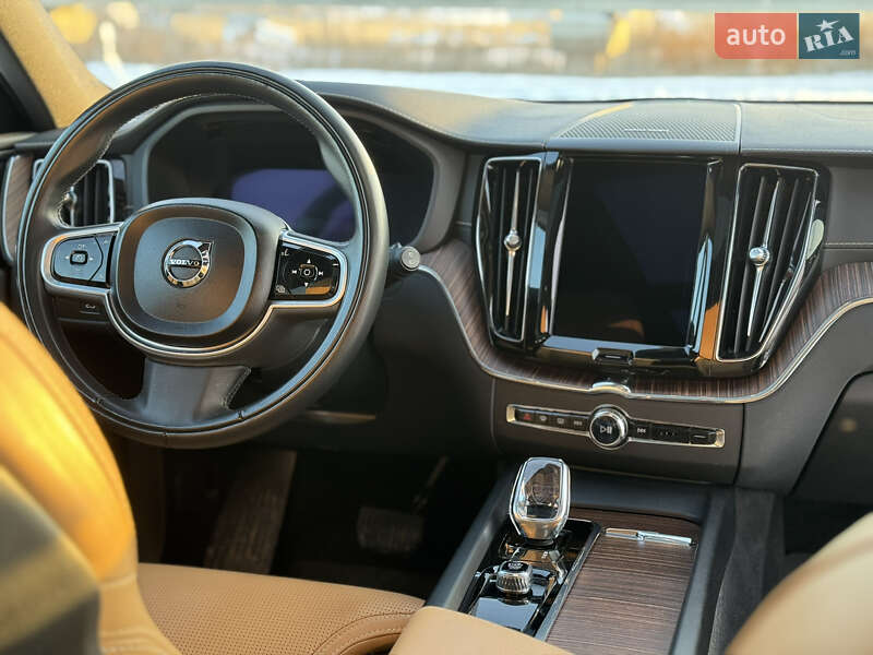 Внедорожник / Кроссовер Volvo XC60 2022 в Ирпене