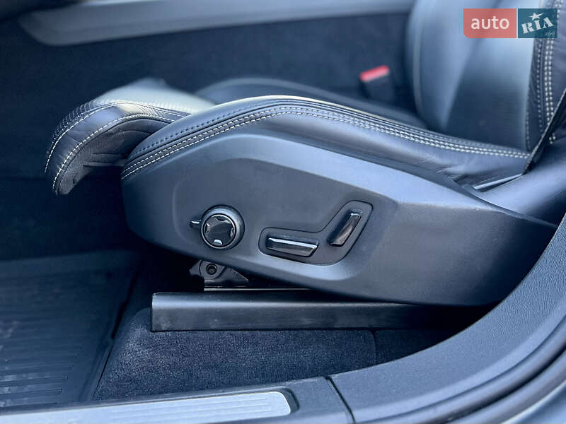 Позашляховик / Кросовер Volvo XC60 2019 в Києві