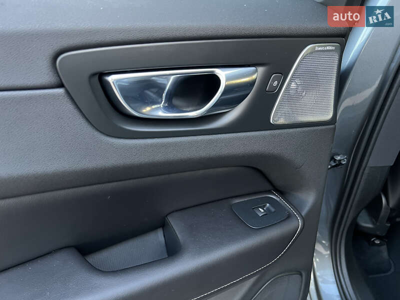 Позашляховик / Кросовер Volvo XC60 2019 в Києві