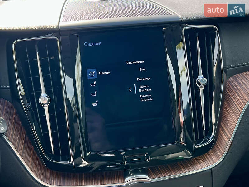 Позашляховик / Кросовер Volvo XC60 2019 в Києві