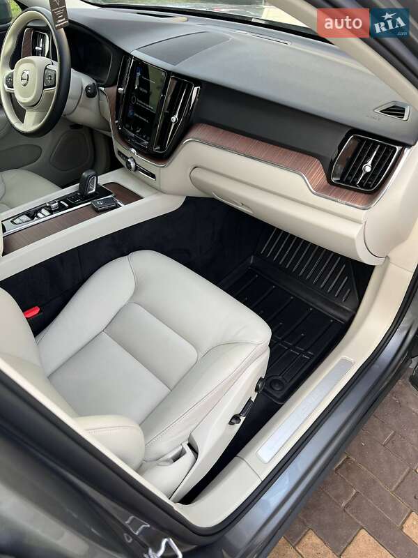 Позашляховик / Кросовер Volvo XC60 2021 в Івано-Франківську