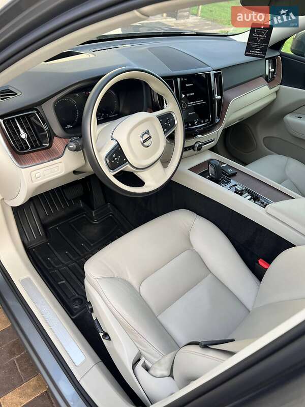 Позашляховик / Кросовер Volvo XC60 2021 в Івано-Франківську