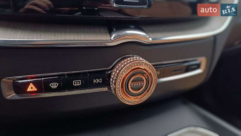 Внедорожник / Кроссовер Volvo XC60 2019 в Львове