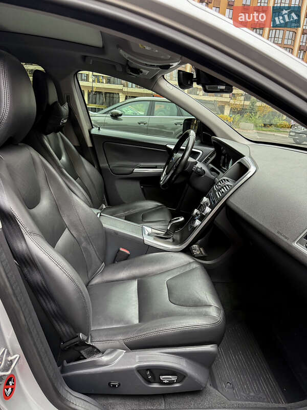 Внедорожник / Кроссовер Volvo XC60 2015 в Киеве