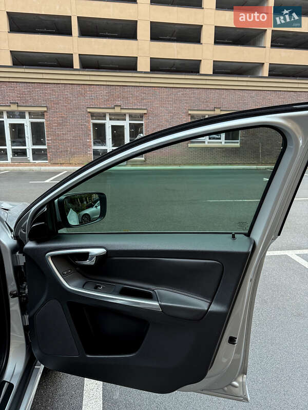 Внедорожник / Кроссовер Volvo XC60 2015 в Киеве