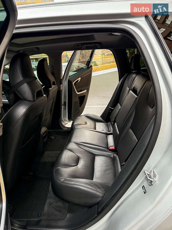 Внедорожник / Кроссовер Volvo XC60 2015 в Киеве