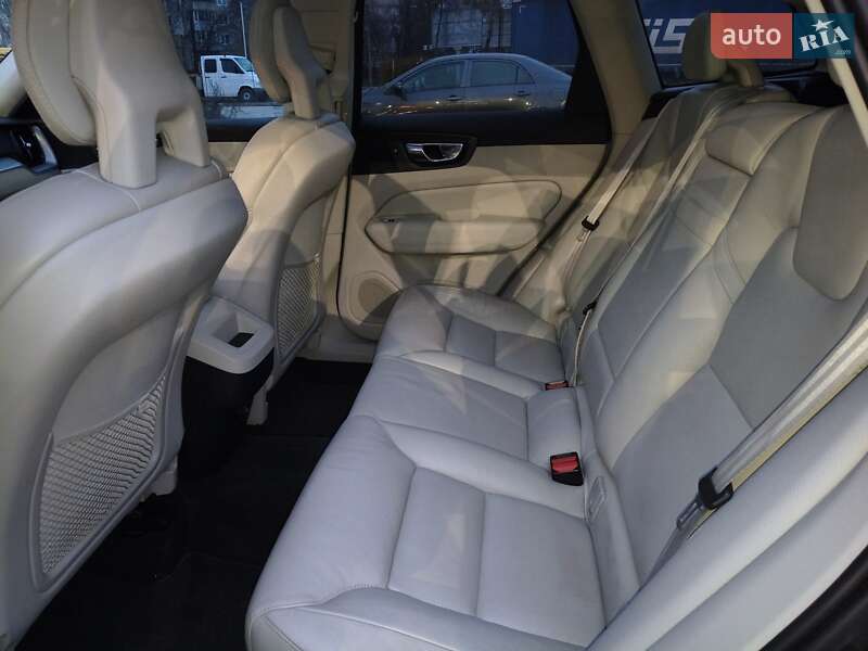 Позашляховик / Кросовер Volvo XC60 2018 в Тернополі фото 11 Позашляховик / Кросовер Volvo XC60 2018 в Тернополі
