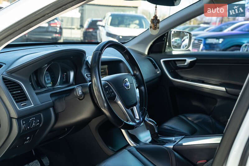 Позашляховик / Кросовер Volvo XC60 2014 в Чернівцях