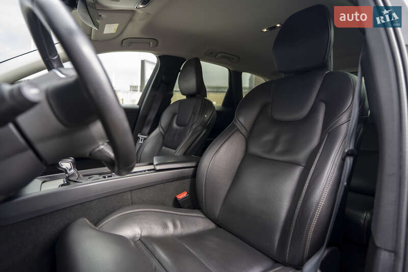 Внедорожник / Кроссовер Volvo XC60 2018 в Киеве