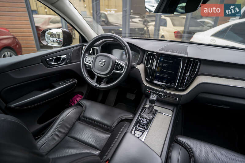 Внедорожник / Кроссовер Volvo XC60 2018 в Киеве