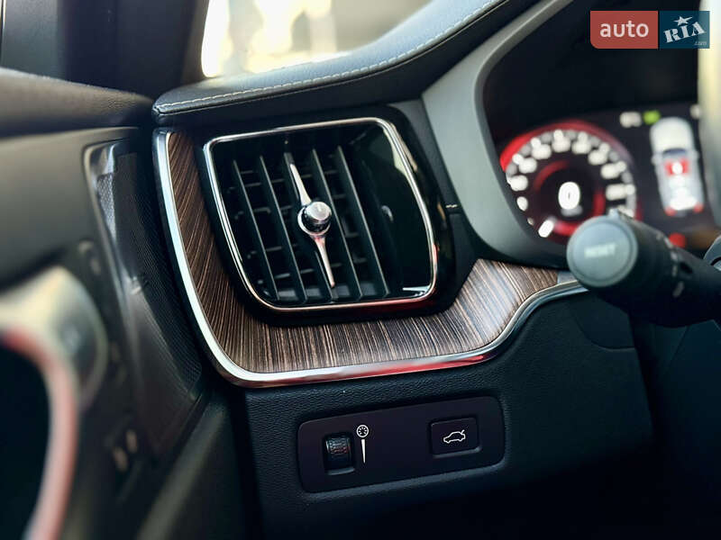 Позашляховик / Кросовер Volvo XC60 2020 в Києві