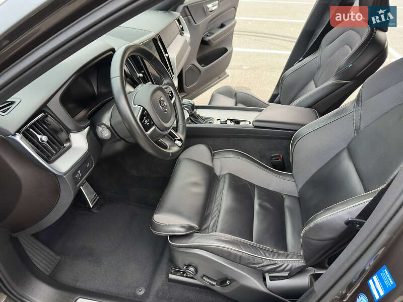 Внедорожник / Кроссовер Volvo XC60 2020 в Киеве